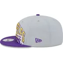 gra-och-lila-platt-keps-snapback-9fifty-tip-off-2023-fran-los-angeles-lakers-nba-av-new-era
