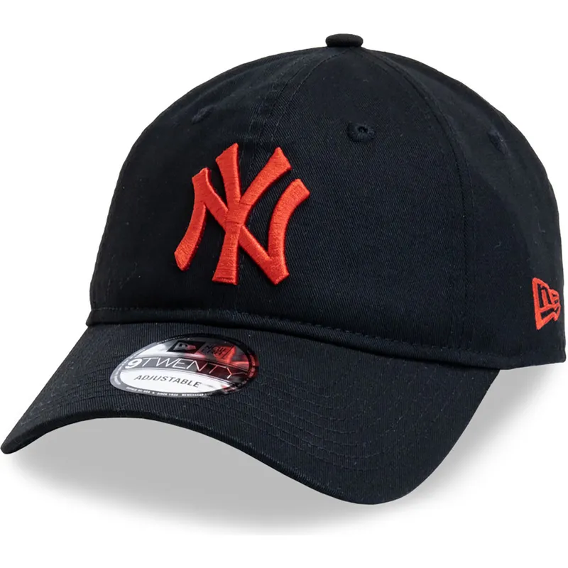 svart-justerbar-bojd-keps-med-rod-logotyp-9twenty-league-essential-new-york-yankees-mlb-fran-new-era