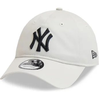 Böjd beige justerbar keps med svart logotyp 9TWENTY League Essential från New York Yankees MLB av New Era