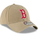 hellbraune-verstellbare-curved-cap-mit-rotem-logo-9twenty-core-classic-der-boston-red-sox-mlb-von-new-era