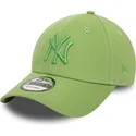 gorra-curva-verde-ajustable-con-logo-verde-9forty-league-essential-de-new-york-yankees-mlb-de-new-era