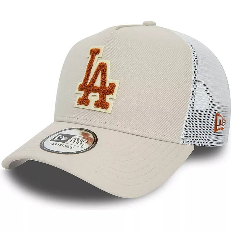 https://static.caphunters.ca/41281-large_default/new-era-brown-logo-a-frame-boucle-los-angeles-dodgers-mlb-beige-and-white-trucker-hat.webp