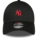 gorra-curva-negra-ajustable-con-logo-rojo-9forty-home-field-de-new-york-yankees-mlb-de-new-era