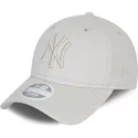 casquette-courbee-grise-ajustable-avec-logo-grise-pour-femme-9forty-tonal-new-york-yankees-mlb-new-era