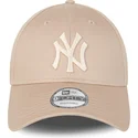 beige-verstellbare-curved-cap-mit-beigem-logo-9forty-league-essential-der-new-york-yankees-mlb-von-new-era