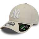 gorra-curva-beige-ajustable-9forty-repreve-league-essential-de-new-york-yankees-mlb-de-new-era