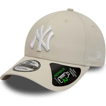 Böjd beige justerbar keps 9FORTY REPREVE League Essential från New York Yankees MLB av New Era