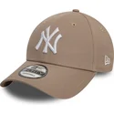 braune-verstellbare-curved-cap-9forty-league-essential-der-new-york-yankees-mlb-von-new-era