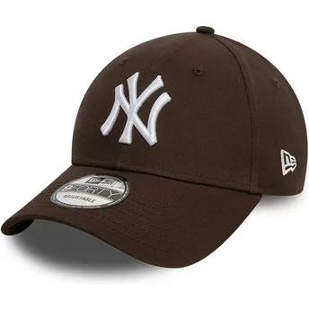 New Era Curved Brim 9FORTY League Essential New York Yankees MLB Dark Brown Adjustable Cap