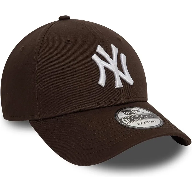 dunkelbraune-verstellbare-9forty-league-essential-kappe-der-new-york-yankees-mlb-von-new-era