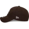 regulowana-ciemno-brazowa-czapka-z-zakrzywionym-daszkiem-9forty-league-essential-new-york-yankees-mlb-od-new-era