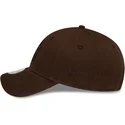 gorra-curva-marron-oscuro-ajustable-con-logo-marron-oscuro-para-mujer-9forty-league-essential-de-new-york-yankees-mlb-de-new-era