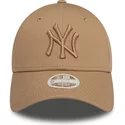 casquette-courbee-marron-claire-ajustable-avec-logo-marron-claire-femme-9forty-league-essential-new-york-yankees-mlb-new-era