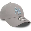 gorra-curva-gris-ajustable-con-logo-azul-9forty-league-essential-de-new-york-yankees-mlb-de-new-era