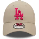 gorra-curva-beige-ajustable-con-logo-rosa-9forty-league-essential-de-los-angeles-dodgers-mlb-de-new-era