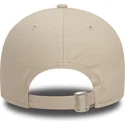 gorra-curva-beige-ajustable-con-logo-rosa-9forty-league-essential-de-los-angeles-dodgers-mlb-de-new-era