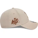 gorra-curva-beige-ajustable-9forty-repreve-basketball-pizza-de-new-era