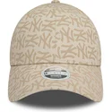 gorra-curva-beige-ajustable-para-mujer-9forty-monogram-de-new-york-yankees-mlb-de-new-era