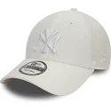 casquette-courbee-blanche-ajustable-avec-logo-blanc-9forty-linen-new-york-yankees-mlb-new-era