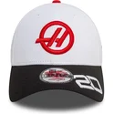 weisse-und-schwarze-gebogene-snapback-kappe-kevin-magnussen-9forty-von-haas-f1-team-formula-1-von-new-era