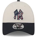 gorra-curva-beige-y-azul-marino-snapback-9forty-stretch-snap-4th-of-july-de-new-york-yankees-mlb-de-new-era