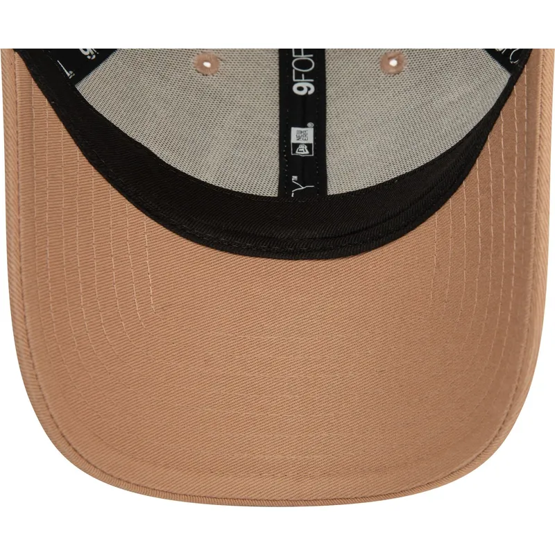 hellrosa-verstellbare-curved-cap-9forty-pin-von-new-era