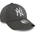 czarna-zakrzywiona-regulowana-czapka-damska-9forty-glitter-new-york-yankees-mlb-od-new-era
