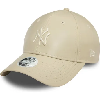 Gorra curva beige ajustable para mujer con logo beige 9FORTY Midi PU de New York Yankees MLB de New Era