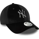 czarna-zakrzywiona-regulowana-czapka-dla-kobiet-9forty-velour-diamante-new-york-yankees-mlb-od-new-era