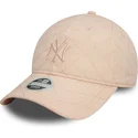 verstellbare-rosa-damen-cap-mit-gebogenem-schirm-9twenty-padded-der-new-york-yankees-mlb-von-new-era