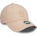 verstellbare-rosa-damen-cap-mit-gebogenem-schirm-9twenty-padded-der-new-york-yankees-mlb-von-new-era