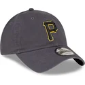 verstellbare-graue-9twenty-core-classic-kappe-mit-gebogenem-schirm-der-pittsburgh-pirates-mlb-von-new-era