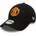 czarna-regulowana-czapka-z-zakrzywionym-daszkiem-9forty-essential-manchester-united-football-club-od-new-era