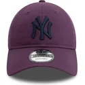 casquette-courbee-violette-ajustable-avec-logo-bleu-marine-9twenty-league-essential-new-york-yankees-mlb-new-era