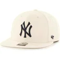 casquette-plate-beige-uni-snapback-mlb-newyork-yankees-47-brand