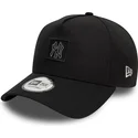 casquette-courbee-noire-snapback-9forty-a-frame-metallic-patch-new-york-yankees-mlb-new-era