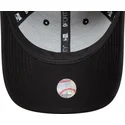 justerbar-svart-bojd-keps-med-svart-logotyp-9forty-icon-av-new-york-yankees-mlb-snake-fran-new-era
