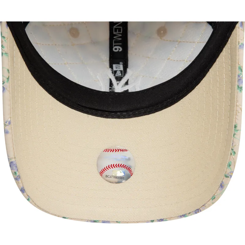 beige-verstellbare-curved-cap-fur-damen-9twenty-floral-quilt-der-new-york-yankees-mlb-von-new-era