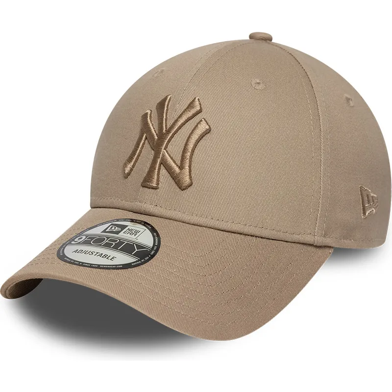 ljusbrun-bojd-justerbar-keps-med-brunt-logo-9forty-league-essential-fran-new-york-yankees-mlb-av-new-era