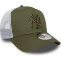 gorra-trucker-verde-y-blanca-con-logo-verde-a-frame-league-essential-de-new-york-yankees-mlb-de-new-era