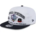 weisse-und-schwarze-flache-snapback-kappe-golfer-championship-pin-von-new-york-yankees-atlanta-braves-mlb-von-new-era