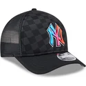 new-era-9forty-m-crown-a-frame-gradient-raceway-new-york-yankees-mlb-black-trucker-hat