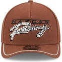braune-gebogene-snapback-kappe-9forty-m-crown-a-frame-motorsport-von-nascar-von-new-era