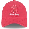 justerbar-rosa-kurvad-keps-for-dam-9twenty-pattern-spring-training-fan-pack-2025-fran-new-york-yankees-mlb-av-new-era