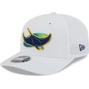 weisse-trucker-kappe-9seventy-perf-spring-training-fan-pack-2025-der-tampa-bay-rays-mlb-von-new-era