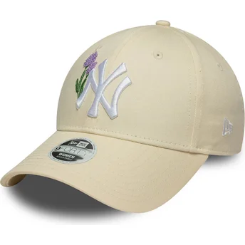 Böjd beige justerbar keps för dam 9FORTY Beaded från New York Yankees MLB av New Era