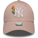 rozowa-zakrzywiona-czapka-z-daszkiem-regulowana-dla-kobiet-9forty-beaded-new-york-yankees-mlb-od-new-era