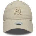 beige-justerbar-bojd-keps-for-dam-med-beige-logotyp-9twenty-linen-new-york-yankees-mlb-fran-new-era