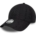 justerbar-svart-bojd-keps-for-kvinnor-med-svart-logotyp-9twenty-broderi-av-new-york-yankees-mlb-fran-new-era
