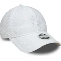 vit-justerbar-bojd-keps-for-kvinnor-med-vitt-9twenty-new-york-yankees-mlb-broderi-fran-new-era